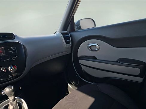 Used 2015 Kia Soul image 16