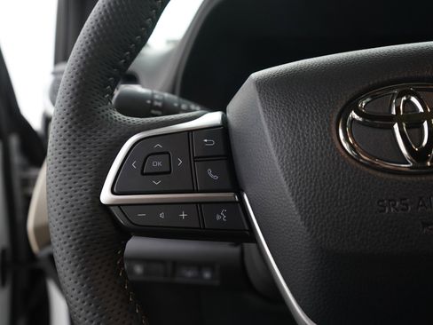 Used 2026 Toyota Sienna Platinum AWD/4WD image 31