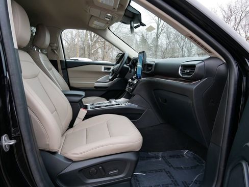 Certified 2023 Ford Explorer Limited w/ Limited Technology Package AWD/4WD image 8