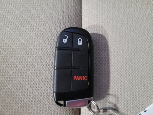 Used 2020 Jeep Grand Cherokee Laredo image 32