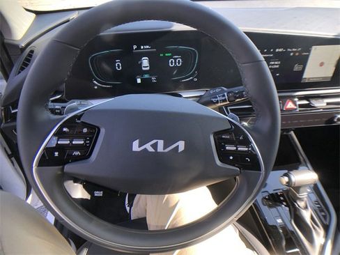 New 2025 Kia Niro EX Touring image 14
