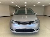 Used 2017 Chrysler Pacifica Limited image 2