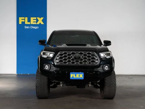 Used 2020 Toyota Tacoma TRD Sport w/ Technology Package AWD/4WD image 8