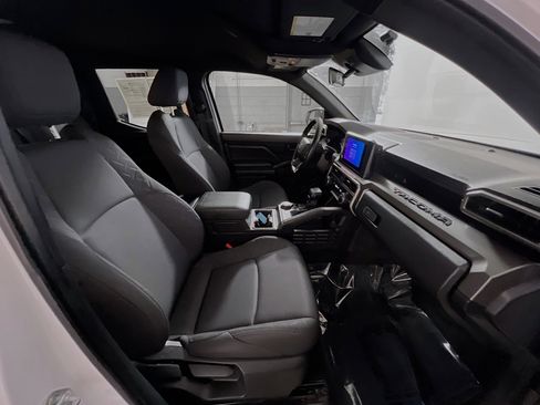 Used 2024 Toyota Tacoma SR5 image 31