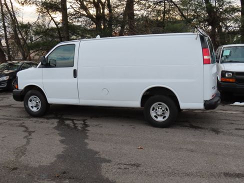 Used 2015 Chevrolet Express 2500 image 3