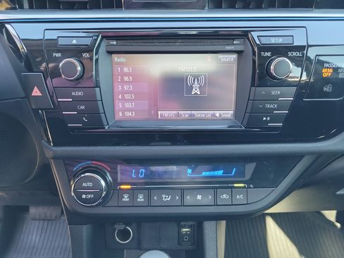 Used 2016 Toyota Corolla S image 9