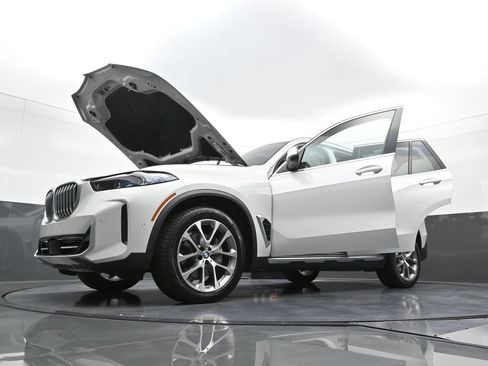 Used 2024 BMW X5 xDrive40i w/ Premium Package AWD/4WD image 40