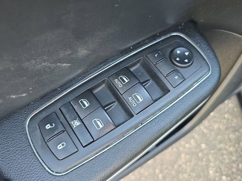 Used 2019 Dodge Charger SXT w/ Leather Interior Group image 15