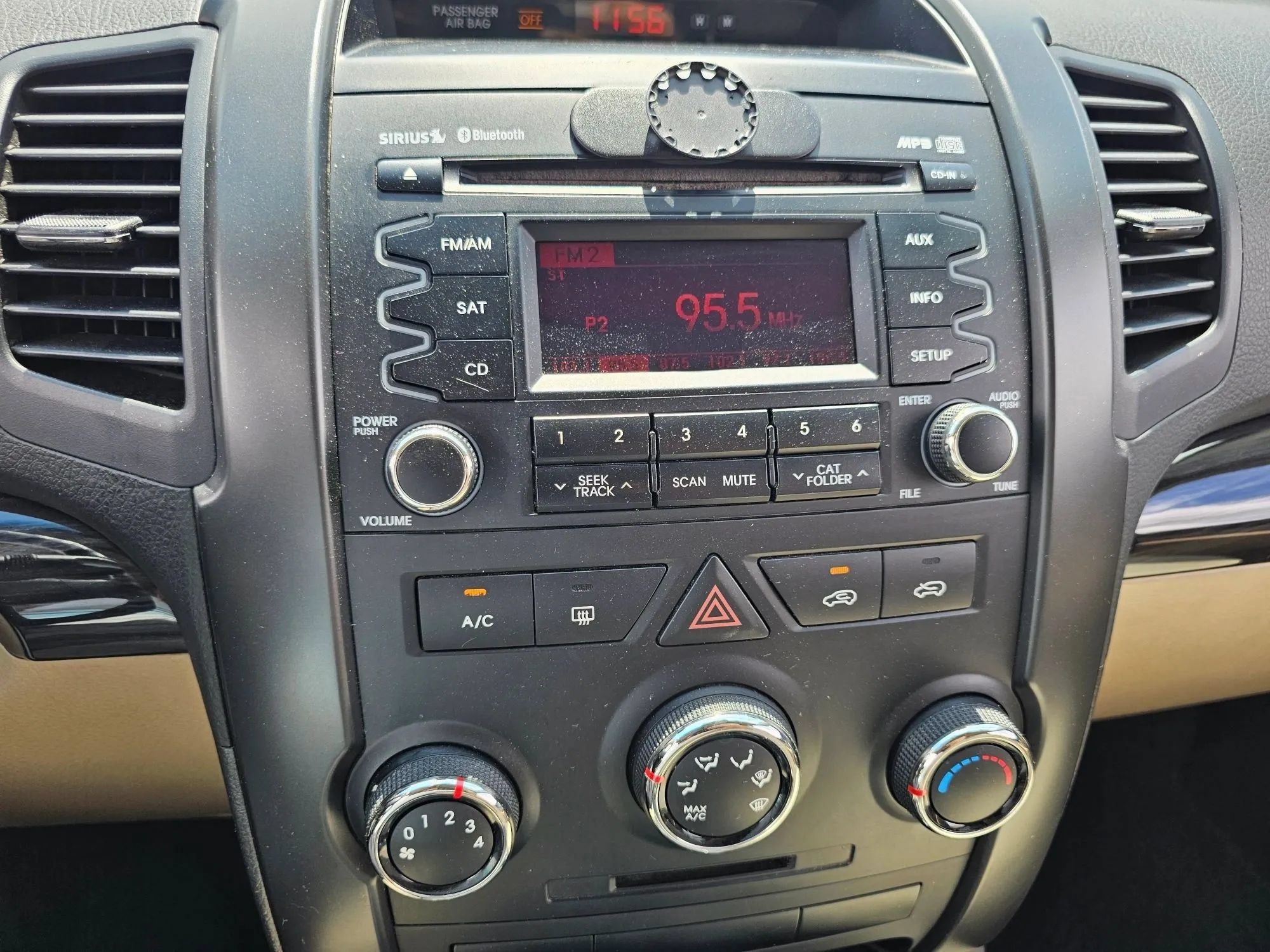 Used 2011 Kia Sorento 2WD image 9