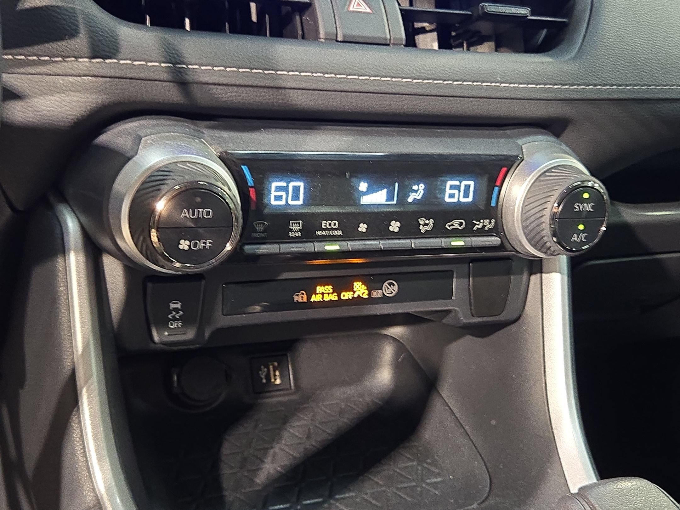 Certified 2024 Toyota RAV4 LE AWD/4WD image 30