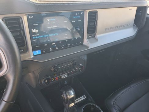 Used 2025 Ford Bronco Outer Banks image 17