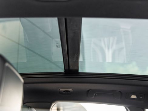 Used 2021 Porsche Macan S image 25