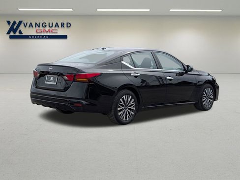 Used 2025 Nissan Altima 2.5 SV FWD image 7