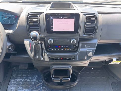 Used 2025 RAM ProMaster 2500 w/ Convenience Group FWD image 15