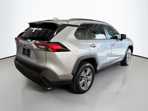 Used 2022 Toyota RAV4 XLE w/ Convenience Package image 7