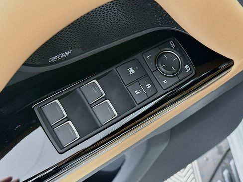 New 2025 Lexus LX 700h Luxury image 18