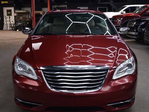 Used 2013 Chrysler 200 Limited image 2