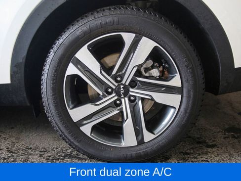 Used 2022 Kia Sorento SX Prestige w/ Panoramic Sunroof Package image 6