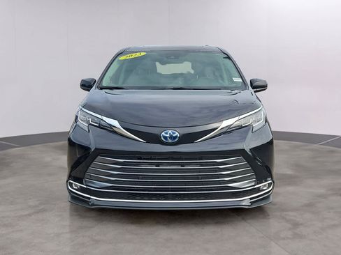 Used 2023 Toyota Sienna XLE w/ XLE Plus Package AWD/4WD image 2