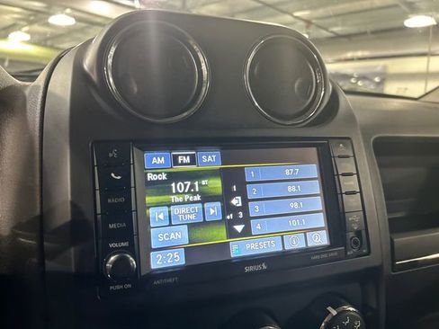 Used 2014 Jeep Patriot Latitude w/ Sun/Sound Group image 15