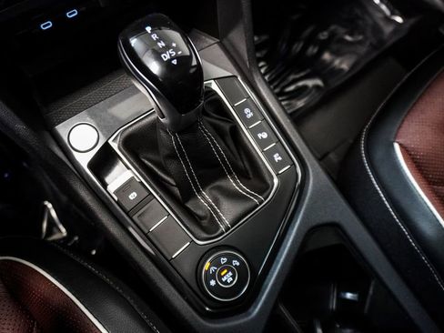Used 2022 Volkswagen Tiguan SEL R-Line AWD/4WD image 25
