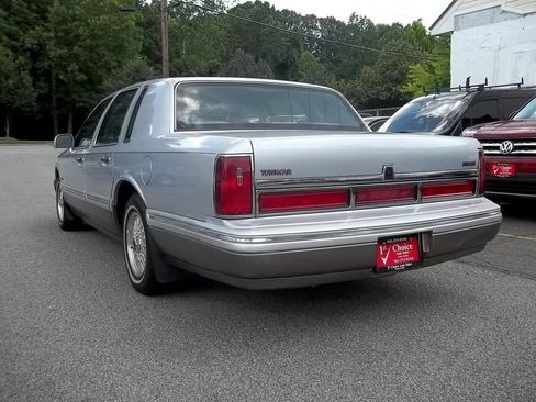 Used 1997 Lincoln Town Car Signature image 2