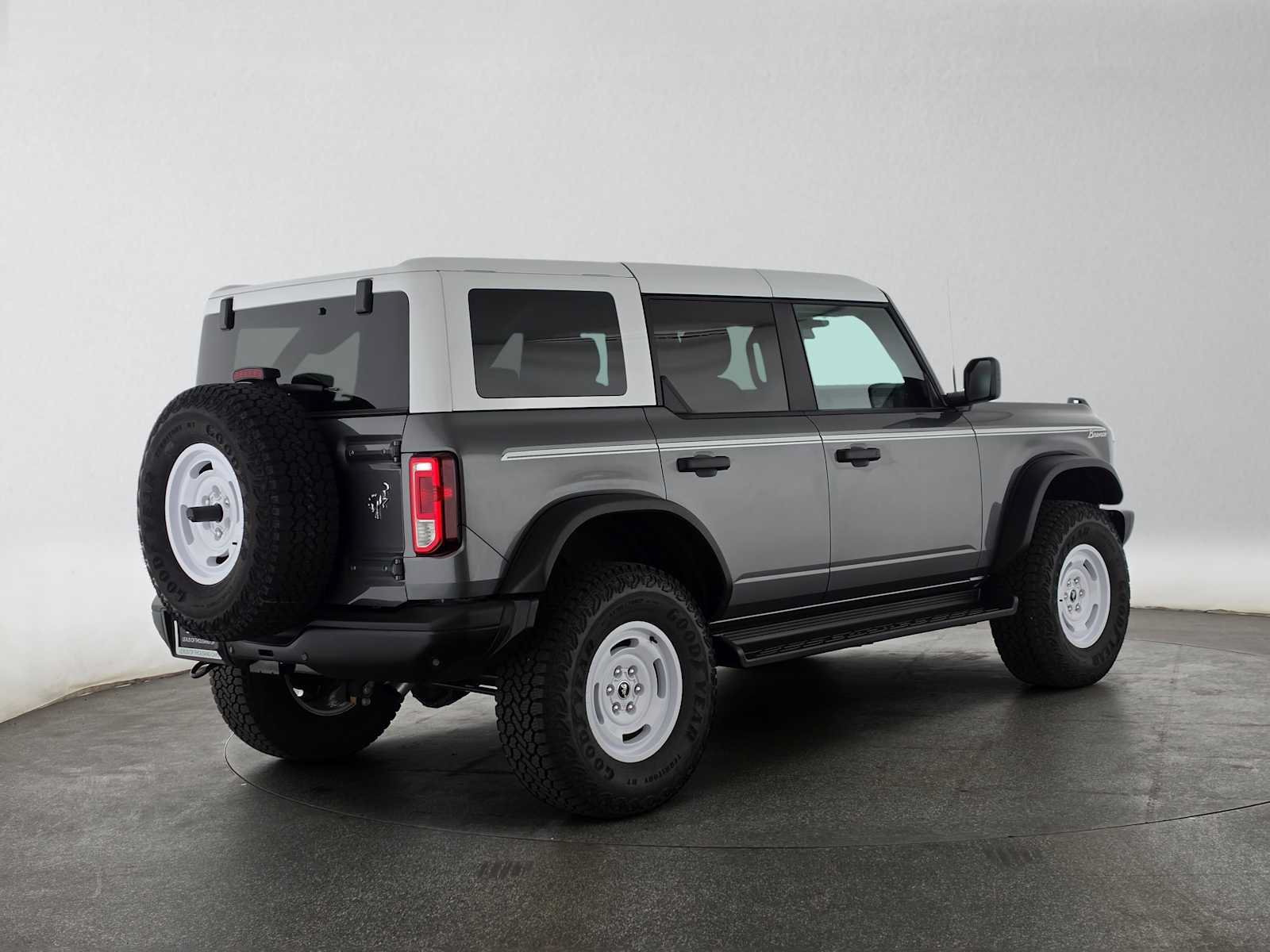 Used 2025 Ford Bronco Heritage Edition AWD/4WD image 3