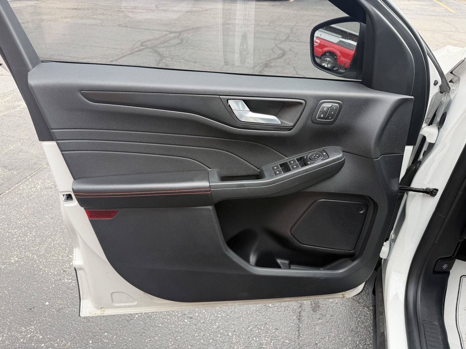 Certified 2022 Ford Escape SEL w/ SEL Stealth AWD Package image 13
