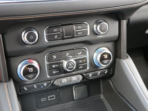 Used 2024 GMC Yukon AT4 w/ Technology Package AWD/4WD image 25
