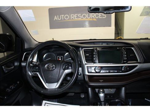 Used 2015 Toyota Highlander XLE image 15