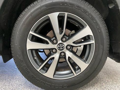 Used 2018 Toyota RAV4 XLE w/ Carpet Mat Package image 24