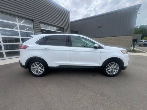 Used 2024 Ford Edge SEL w/ Convenience Package AWD/4WD image 4