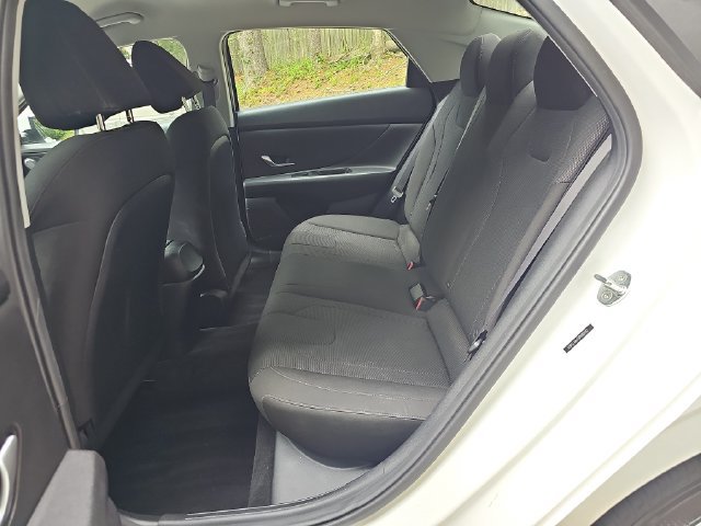 Used 2023 Hyundai Elantra SE FWD image 19