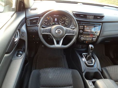 Used 2017 Nissan Rogue SV AWD/4WD image 9