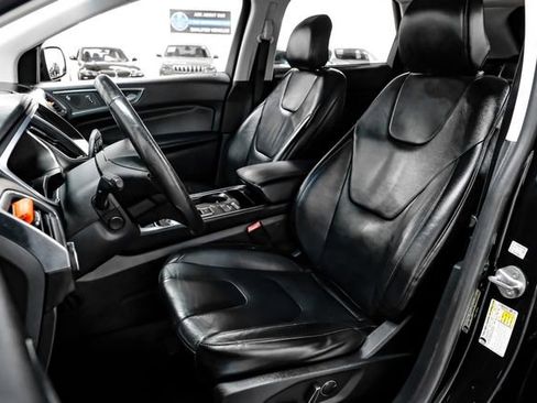 Used 2019 Ford Edge Titanium image 42