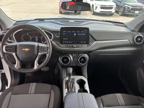Used 2025 Chevrolet Blazer LT FWD image 34