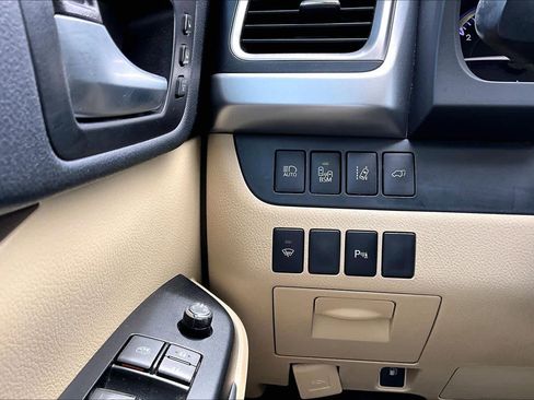 Used 2014 Toyota Highlander Limited w/ Driver Technology Package image 36