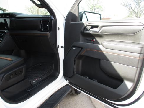 Used 2025 GMC Sierra 1500 AT4 w/ AT4 Premium Package AWD/4WD image 27