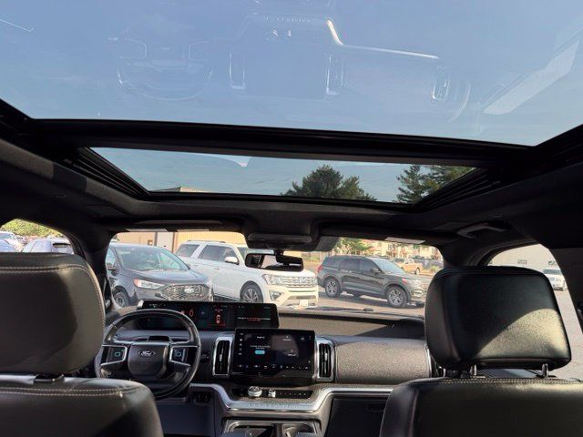 Used 2025 Ford Expedition Platinum w/ Stealth Performance Package AWD/4WD image 43