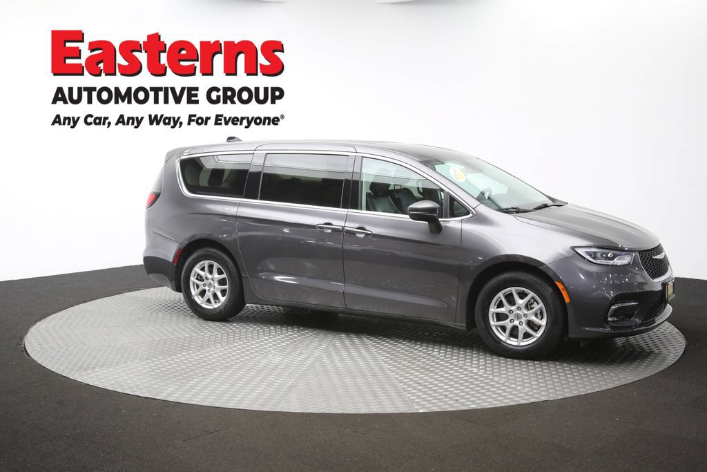 Used 2023 Chrysler Pacifica Touring-L FWD image 49