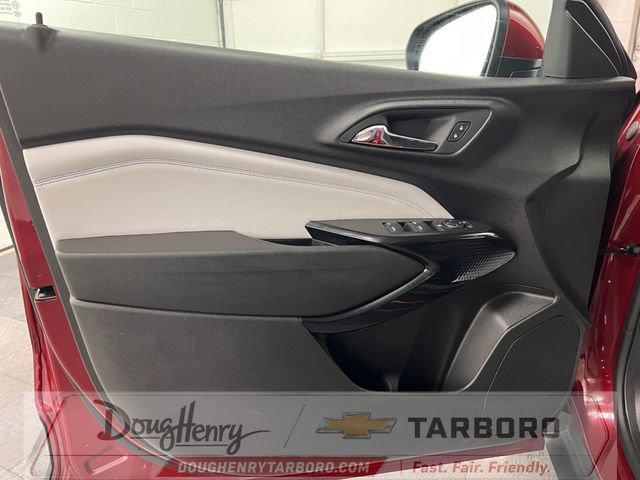Used 2025 Chevrolet Trax LT w/ LT Convenience Package FWD image 28