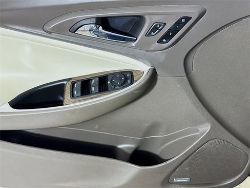 Used 2022 Chevrolet Malibu Premier image 16