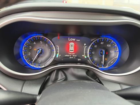 Used 2024 Chrysler Pacifica Touring-L FWD image 29