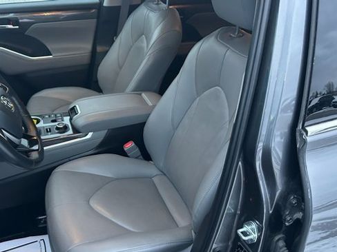 Used 2023 Toyota Highlander Limited image 20