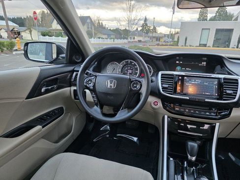 Used 2017 Honda Accord EX image 10