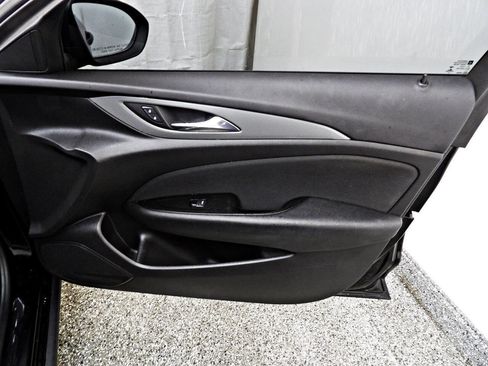 Used 2018 Buick Regal Preferred image 11