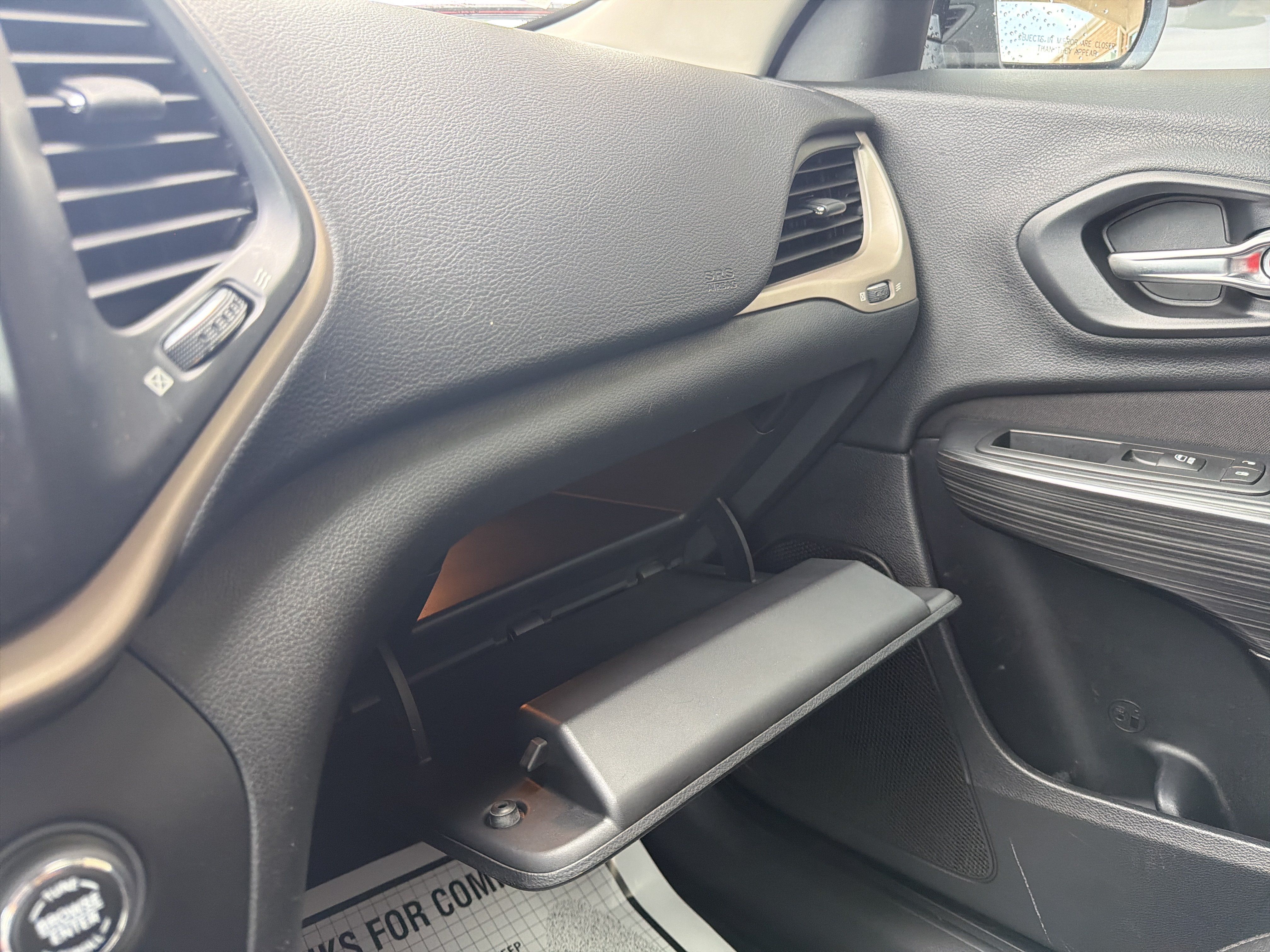 Used 2016 Jeep Cherokee Latitude FWD image 20