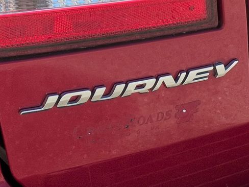 Used 2019 Dodge Journey SE FWD image 12