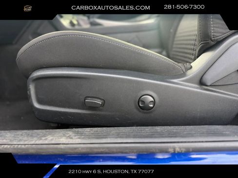 Used 2022 Dodge Challenger SXT w/ Driver Convenience Group RWD image 16