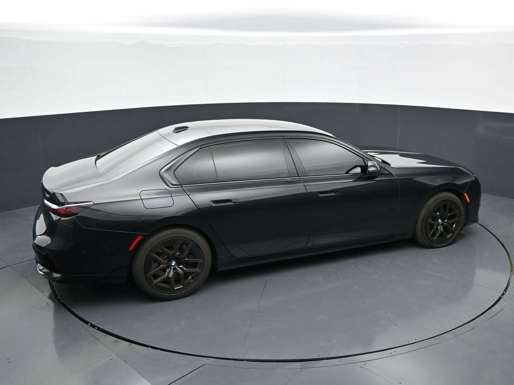 Used 2023 BMW 760i xDrive AWD/4WD image 44
